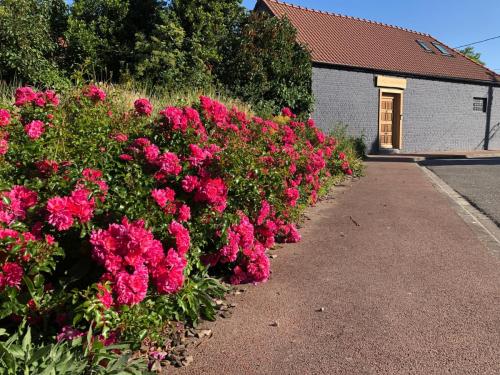 Façade du gîte "Aux portes des lacs"